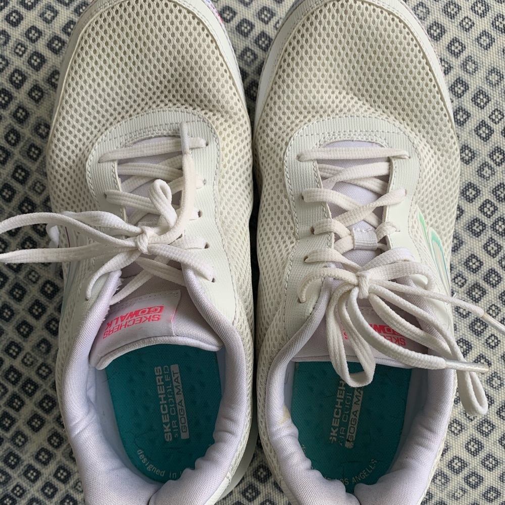 Sketchers white tennis shoes